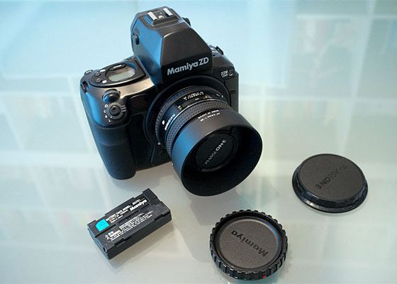 Один из дорогих профессиональных фотоаппаратав Mamiya ZD Один из дорогих профессиональных фотоаппаратав Mamiya ZD