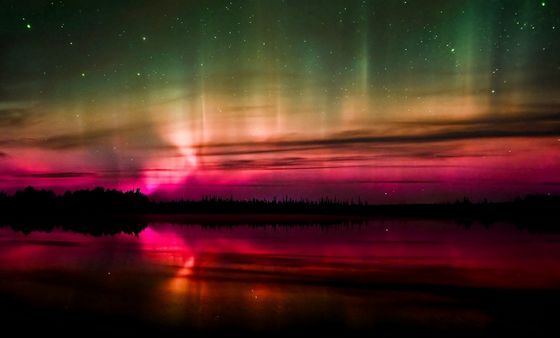 Северное сияние бывает самых необычных оттенков Северное сияние бывает самых необычных оттенков