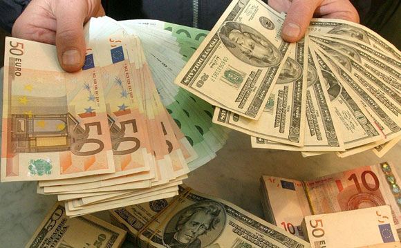 Российская валюта продолжила дешеветь в ходе торгов на московской бирже Российская валюта продолжила дешеветь в ходе торгов на московской бирже