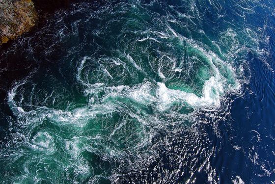 Самый огромный водоворот Сальстраумен Самый огромный водоворот Сальстраумен