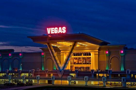 ТЦ Vegas признан самым большим в России ТЦ Vegas признан самым большим в России