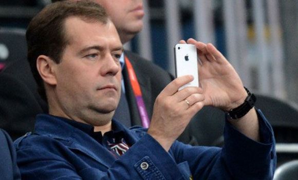 Медведев упростил получение гражданства РФ для иностранных бизнесменов Медведев упростил получение гражданства РФ для иностранных бизнесменов