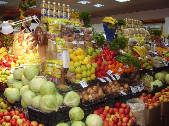 Чаще всего люди ходят в продуктовые магазины