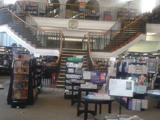 Waterstone’s store - самый большой в Европе книжный магазин Waterstone’s store - самый большой в Европе книжный магазин