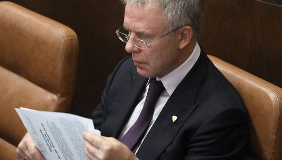 Вячеслав Фетисов, автор законопроекта о запрете продажи спиртного молодежи Вячеслав Фетисов, автор законопроекта о запрете продажи спиртного молодежи