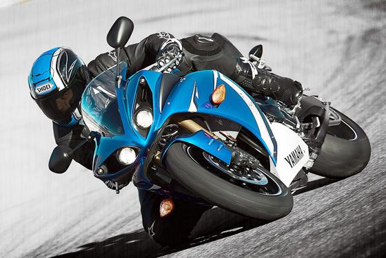 Yamaha YZF R1 2011 - быстрый байк от Yamaha Yamaha YZF R1 2011 - быстрый байк от Yamaha