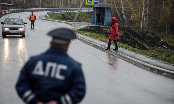 Пешеходов начнут штрафовать за отсутствие светоотражателей на одежде