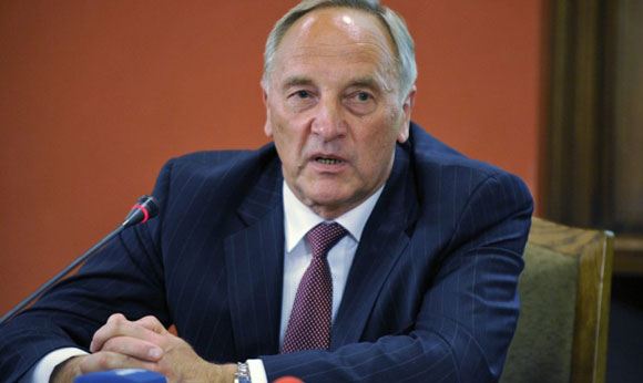 Президент Латвии решил не ехать в Москву на День победы Президент Латвии решил не ехать в Москву на День победы