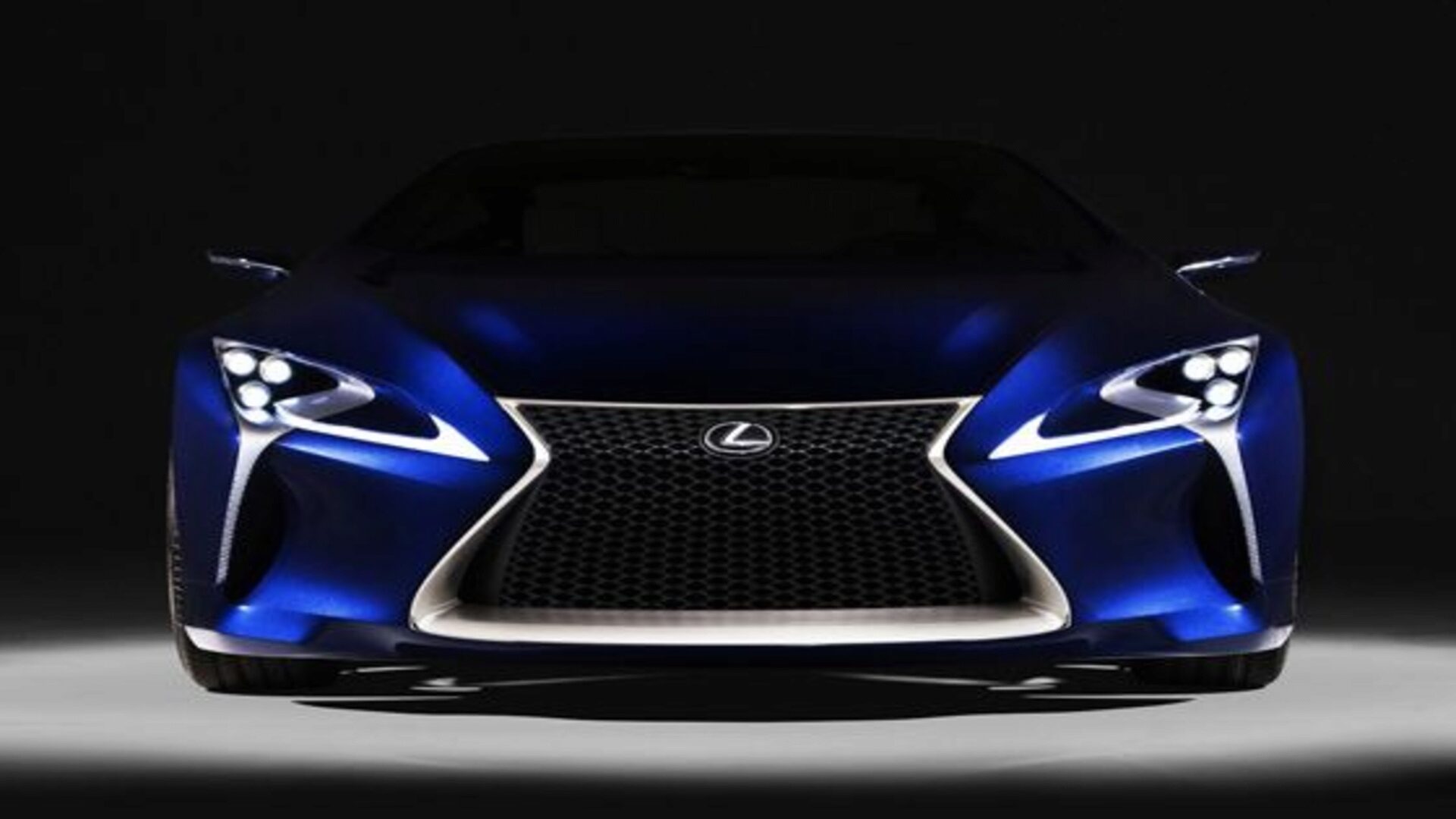 Lexus - автомобиль из премиум-сегмента Lexus - автомобиль из премиум-сегмента