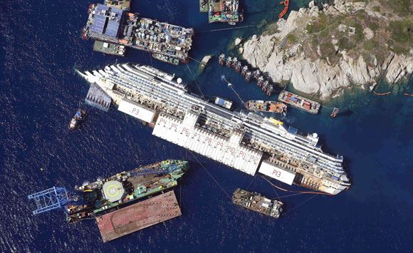 Капитан севшего на рифы судна Costa Concordia получил 16 лет тюрьмы