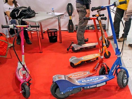Razor E300 – легендарный электросамокат для взрослых и детей Razor E300 – легендарный электросамокат для взрослых и детей