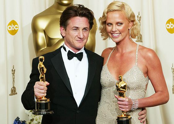 Терон - обладательница премии «Оскар» в 2003 году Терон - обладательница премии «Оскар» в 2003 году