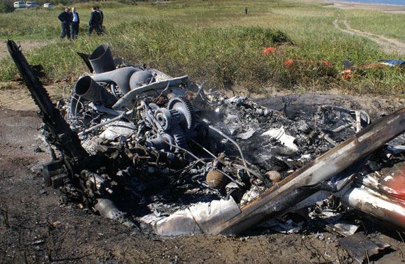Обломки Ми-2, разбившегося на Сахалине Обломки Ми-2, разбившегося на Сахалине