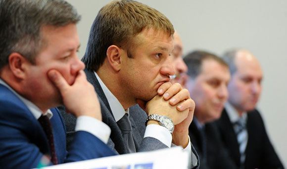 Вице-губернатору Челябинской области предъявили обвинения в получении крупной взятки Вице-губернатору Челябинской области предъявили обвинения в получении крупной взятки