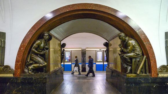 В метрополитене отметили, что зажатый дверьми на «Курской» пассажир сам виноват В метрополитене отметили, что зажатый дверьми на «Курской» пассажир сам виноват