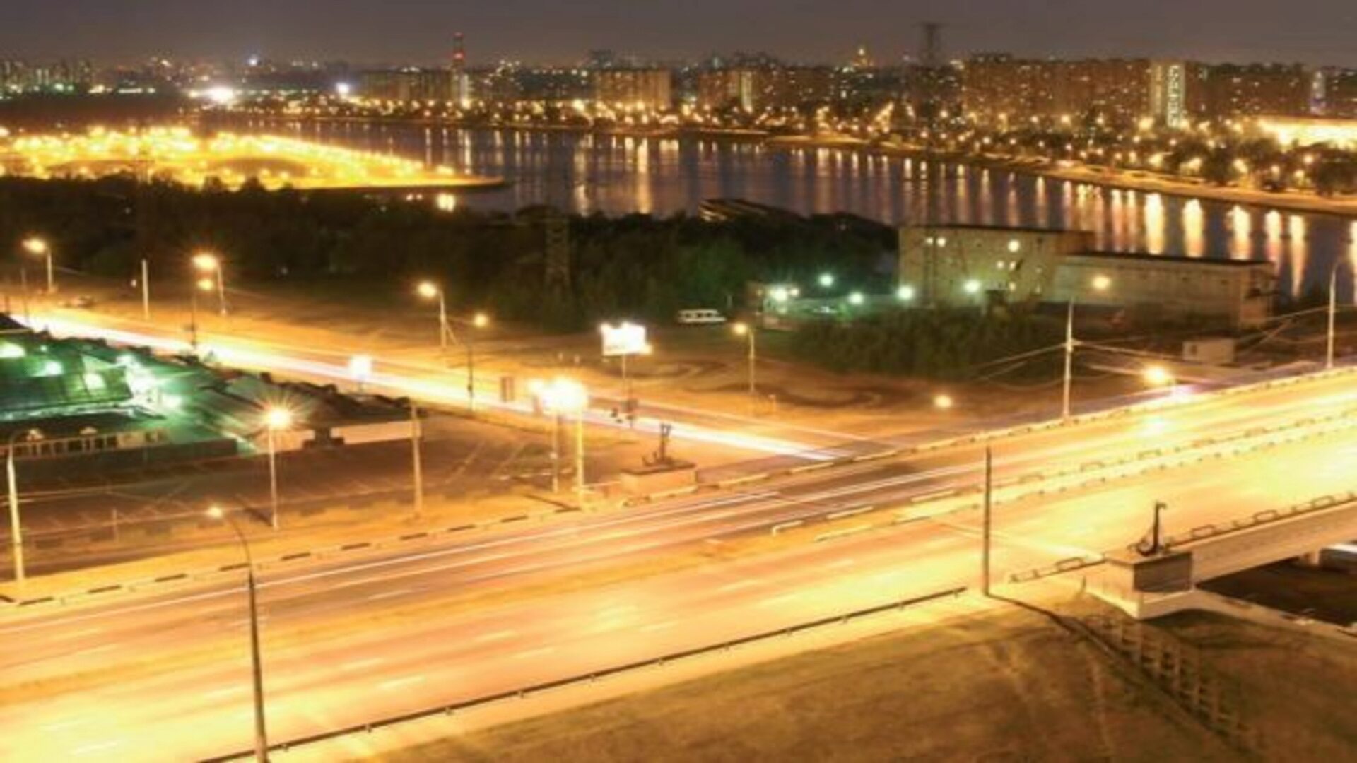 Современные города требуют интенсивного освещения Современные города требуют интенсивного освещения