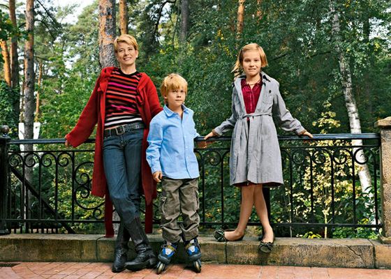 Юлия Высоцкая с сыном и дочерью Юлия Высоцкая с сыном и дочерью