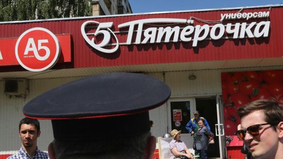 В Москве охранник «Пятерочки» проломил голову одному из покупателей В Москве охранник «Пятерочки» проломил голову одному из покупателей
