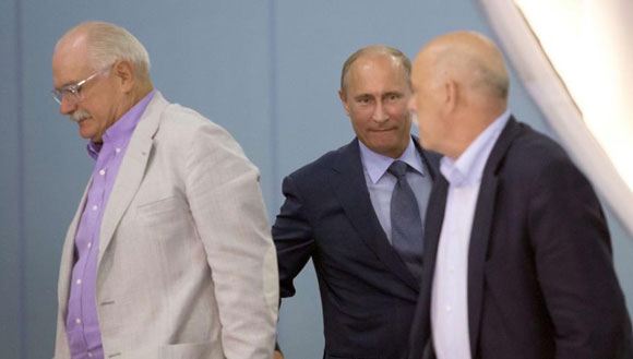 Никита Михалков получил от Владимира Путина очередной орден «За заслуги перед Отечеством» Никита Михалков получил от Владимира Путина очередной орден «За заслуги перед Отечеством»