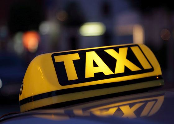 Большое количество таксопарков предлагают свои услуги по перевозке пассажиров Большое количество таксопарков предлагают свои услуги по перевозке пассажиров
