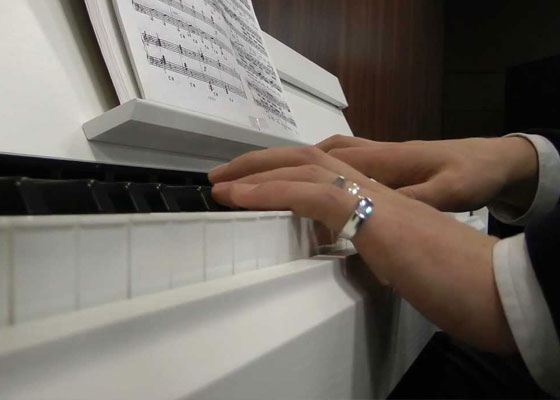 Цифровое пианино Yamaha – это аутентичный звук, высокая чувствительность клавиш и невероятное удовольствие от игры Цифровое пианино Yamaha – это аутентичный звук, высокая чувствительность клавиш и невероятное удовольствие от игры