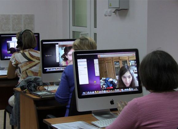 Дистанционное обучение – это всего лишь технология обучения иностранным языкам с помощью интернета Дистанционное обучение – это всего лишь технология обучения иностранным языкам с помощью интернета