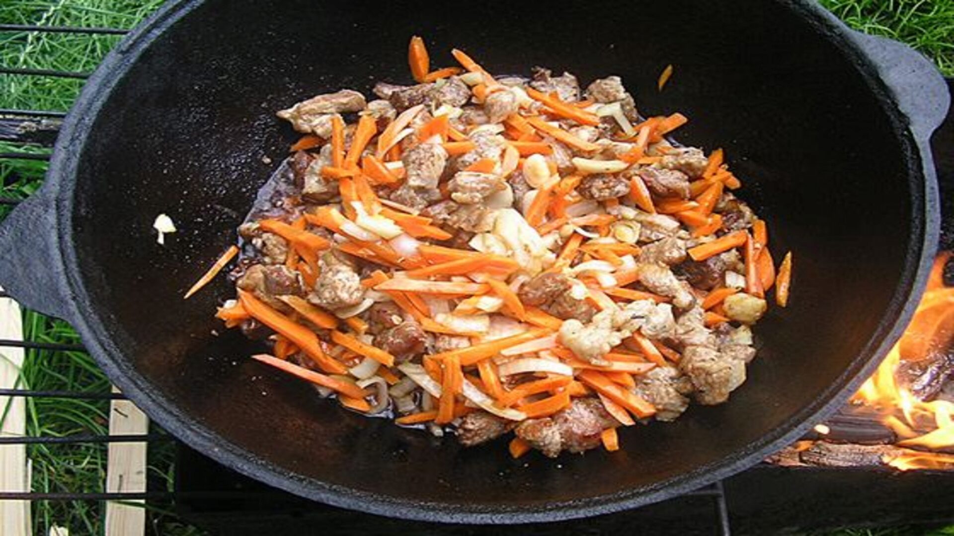 Самый вкусный плов получается в казане Самый вкусный плов получается в казане