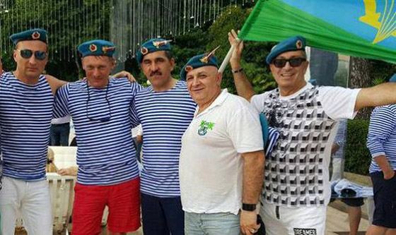 Дмитрий Песков в форме ВДВ Дмитрий Песков в форме ВДВ