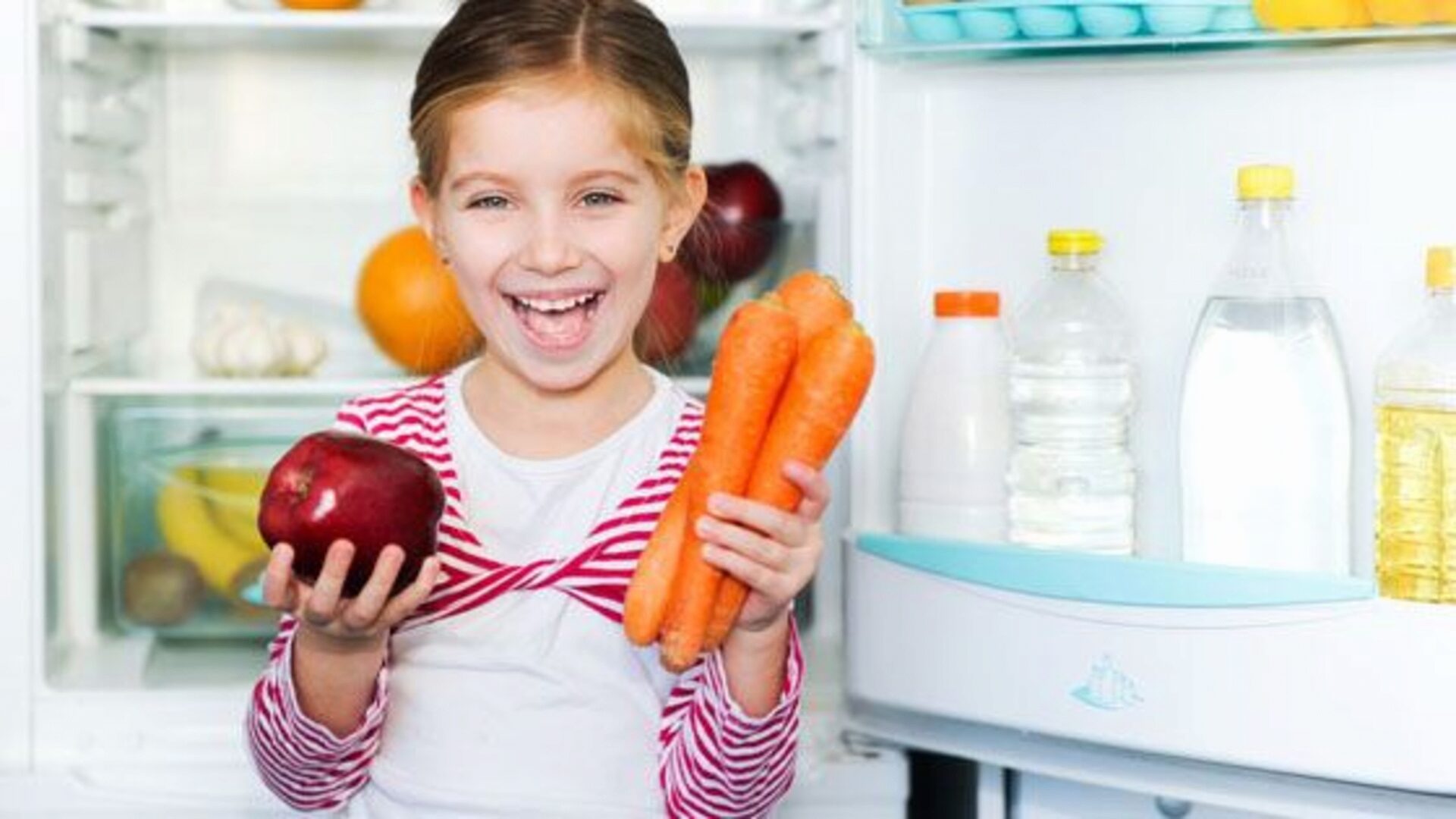 Хранение продуктов в упаковке поможет избежать неприятного запаха из холодильника Хранение продуктов в упаковке поможет избежать неприятного запаха из холодильника