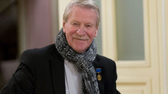 Несмотря на возраст Иван Иванович полон сил Несмотря на возраст Иван Иванович полон сил