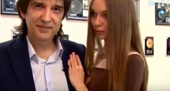 Сейчас Аня живет в Москве и привыкает к непростой жизни столичной богемы Сейчас Аня живет в Москве и привыкает к непростой жизни столичной богемы