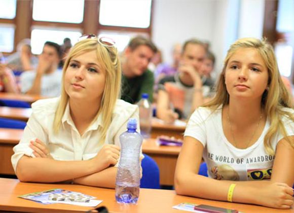 Курс английского языка является наиболее востребованным Курс английского языка является наиболее востребованным