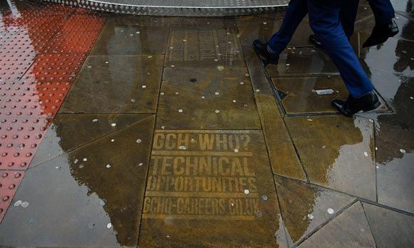GCHQ разыскивает новых сотрудников с помощью объявлений на асфальте GCHQ разыскивает новых сотрудников с помощью объявлений на асфальте