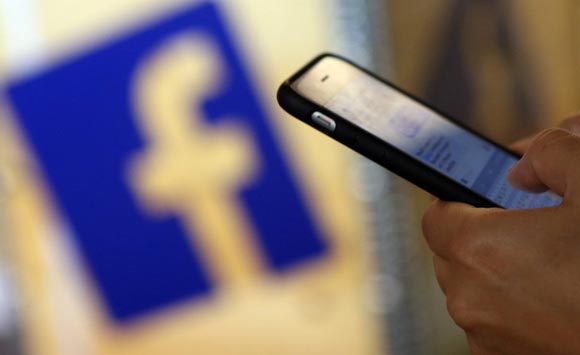 Жителя Малайзии арестовали за оскорбление королевской семьи в Facebook Жителя Малайзии арестовали за оскорбление королевской семьи в Facebook
