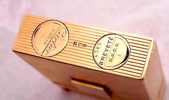 Зажигалки Cartier несколько веков считаются престижными аксессуарами Зажигалки Cartier несколько веков считаются престижными аксессуарами