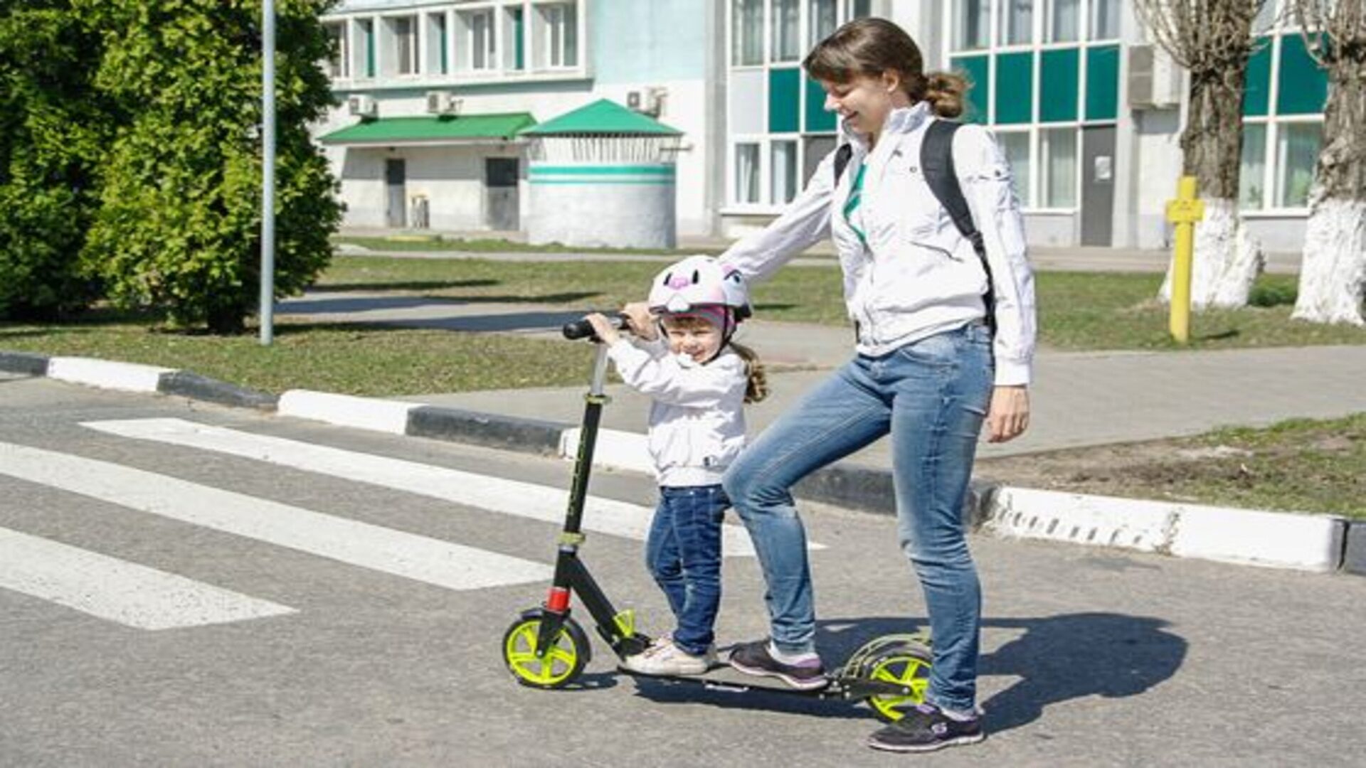 Когда ребенок вырос из коляски, но еще медленно ходит, поможет самокат Когда ребенок вырос из коляски, но еще медленно ходит, поможет самокат