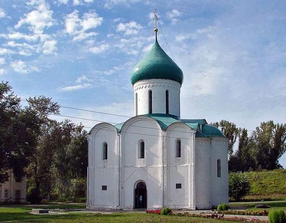 Спасо-Преображенский собор - одна из первых каменных церквей на Руси