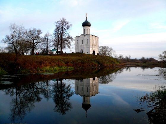 Церковь Покрова на Нерли - один из древнейших памятников зодчества Церковь Покрова на Нерли - один из древнейших памятников зодчества