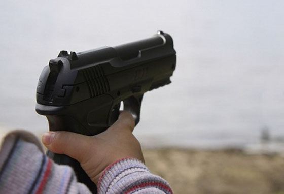 Мальчик выстрелил себе в голову из травматического пистолета Мальчик выстрелил себе в голову из травматического пистолета