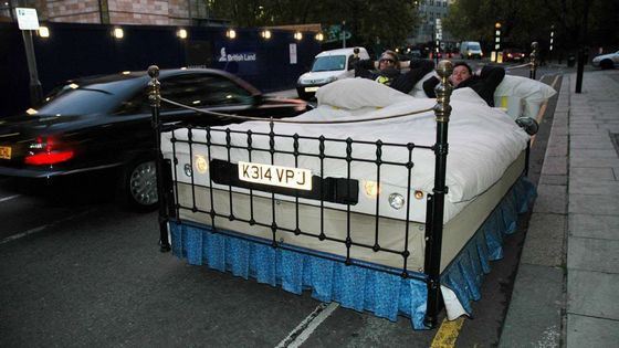 Самая быстрая кровать сделана на базе автомобиля Самая быстрая кровать сделана на базе автомобиля