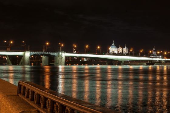 Мост Александра Невского - один из самых красивых в Петербурге