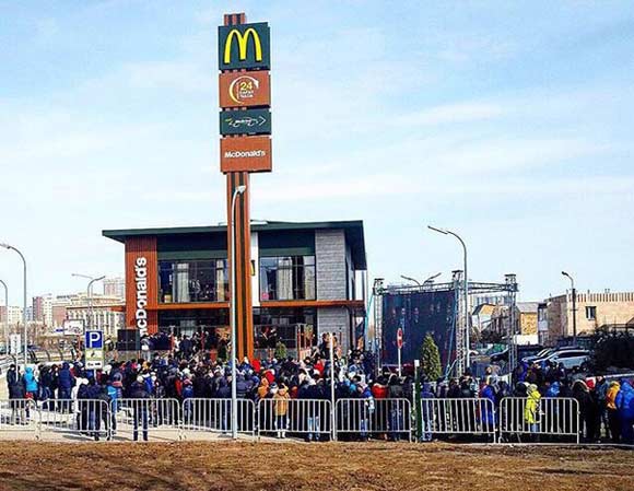 Открытие нового ресторана McDonald's вызвало ажиотаж среди жителей Астаны