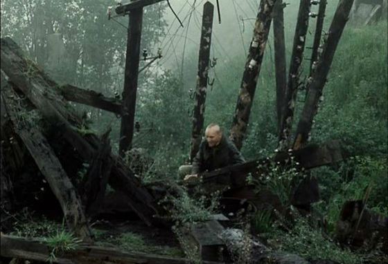 Кадр из фильма «Сталкер» Андрея Тарковского Кадр из фильма «Сталкер» Андрея Тарковского