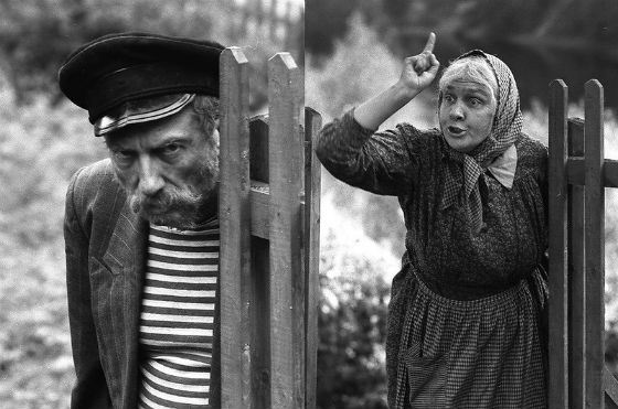 А я со своей в контрах. Она там, а я тут. Она туда, а я сюда. Пускай помарафонит. А я со своей в контрах. Она там, а я тут. Она туда, а я сюда. Пускай помарафонит.