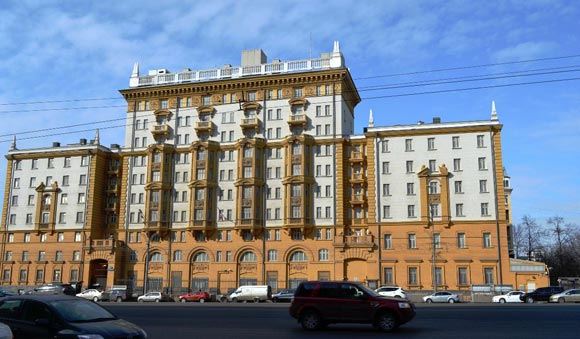 Американское посольство в Москве сообщило об угрозе терактов