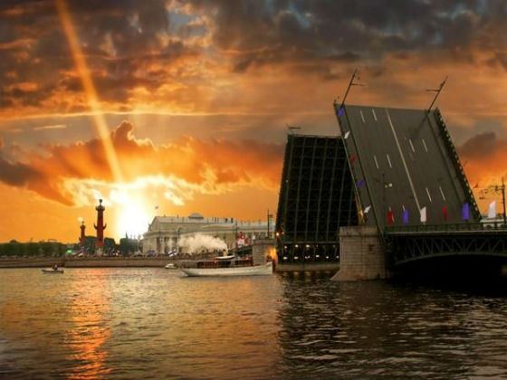 Петербург стремительно растет и развивается Петербург стремительно растет и развивается