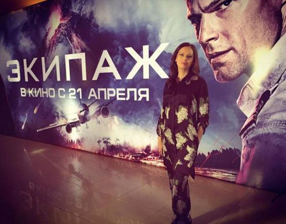 Сначала Ирина позировала одна Сначала Ирина позировала одна