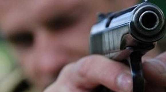 Пассажир столичного метро расстрелял охранников из газового пистолета Пассажир столичного метро расстрелял охранников из газового пистолета