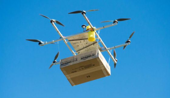 2016 год: Amazon доставляет посылки при помощи дронов 2016 год: Amazon доставляет посылки при помощи дронов