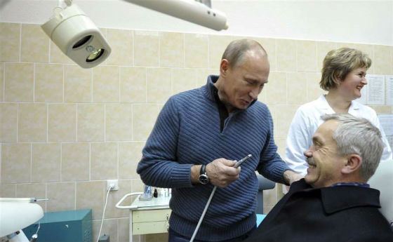 Владимир Путин на шутливом приеме у Евгения Савченко Владимир Путин на шутливом приеме у Евгения Савченко